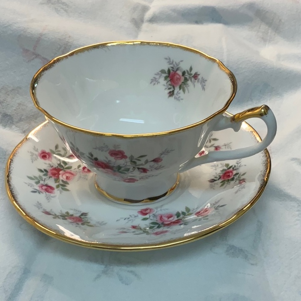 Rose Pattern Tea Cup and Saucer Set - Picture 2 of 2
